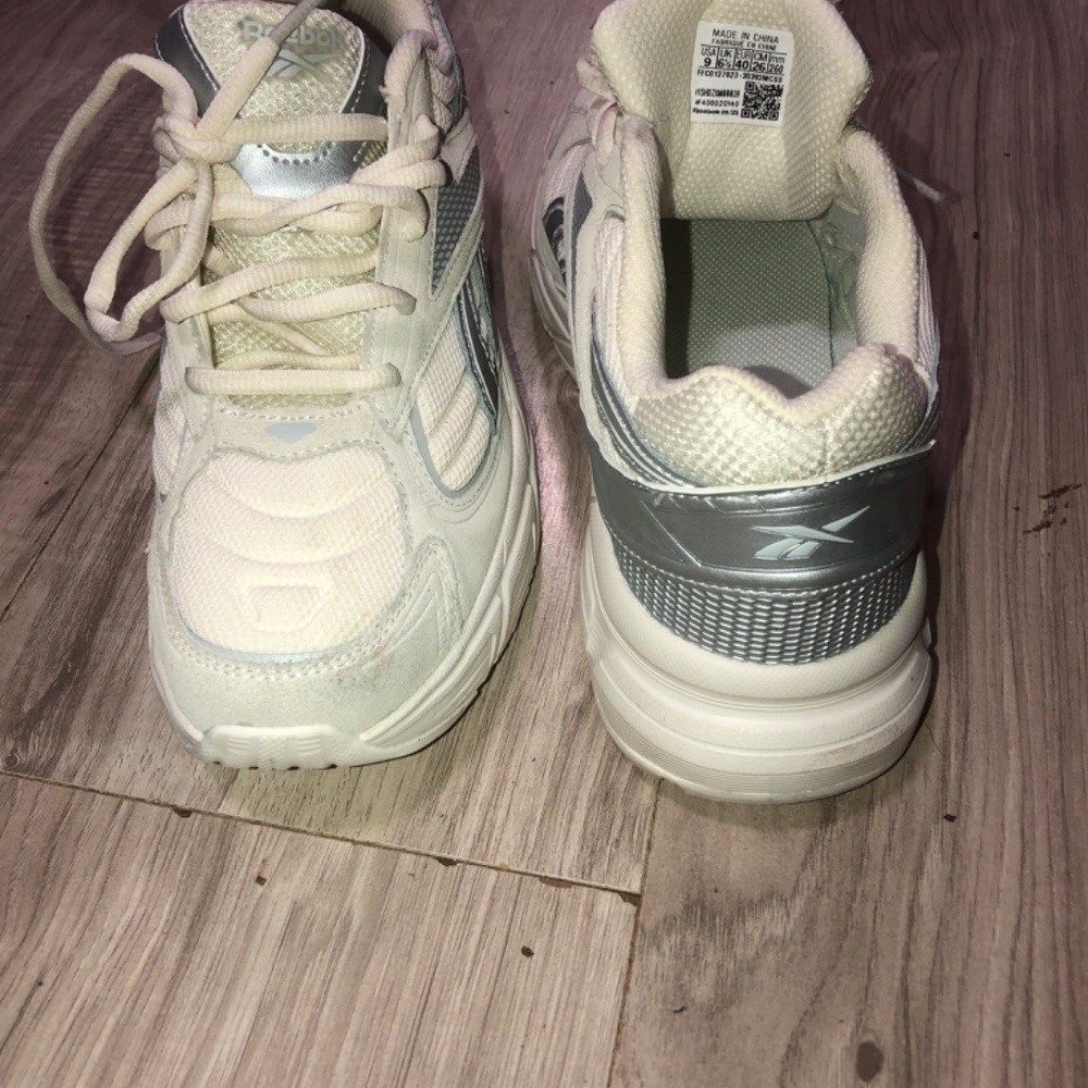 NWOT Reebok SHOES - Picture 2 of 4